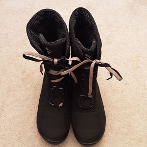 NWOT - COLUMBIA Omni-Grid Waterproof boots